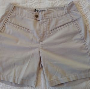 Columbia Women's Bermuda Shorts SZ 6 GRT Beige